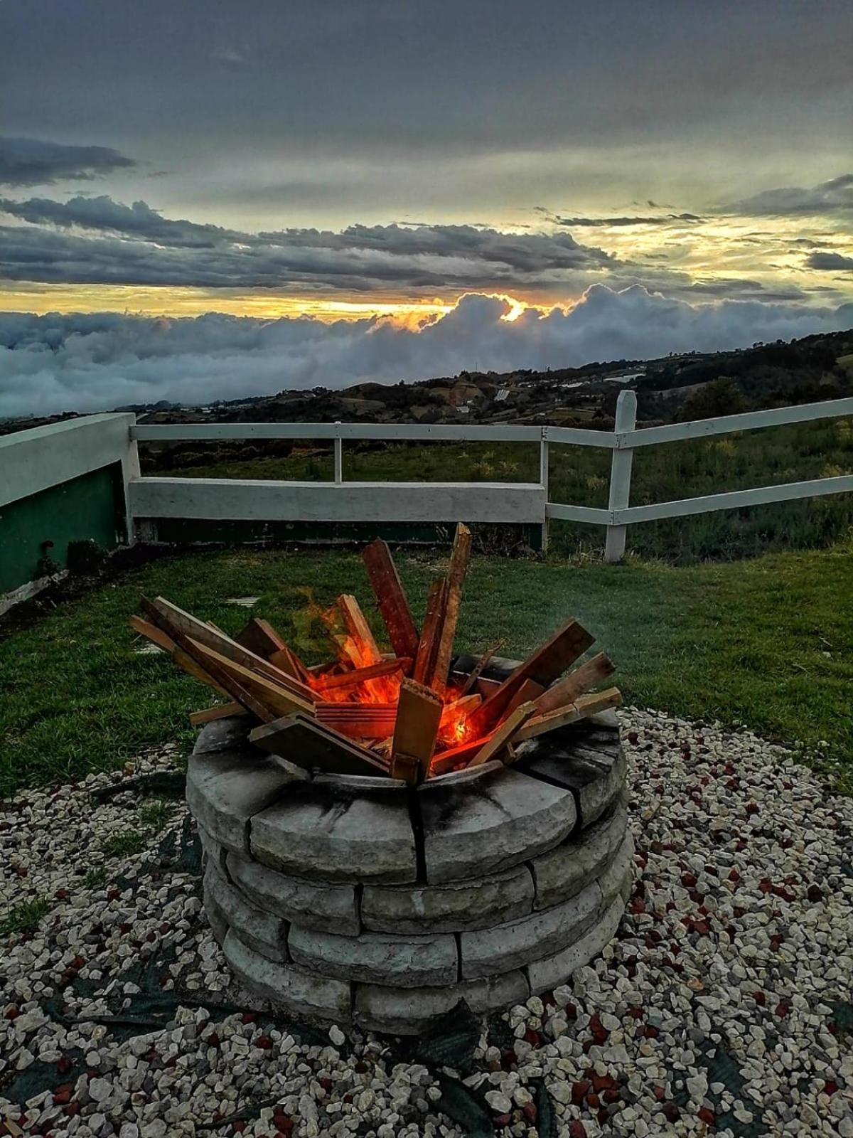 Hotel Cabanas Y Mirador Secret Garden Cr Cartago Kültér fotó